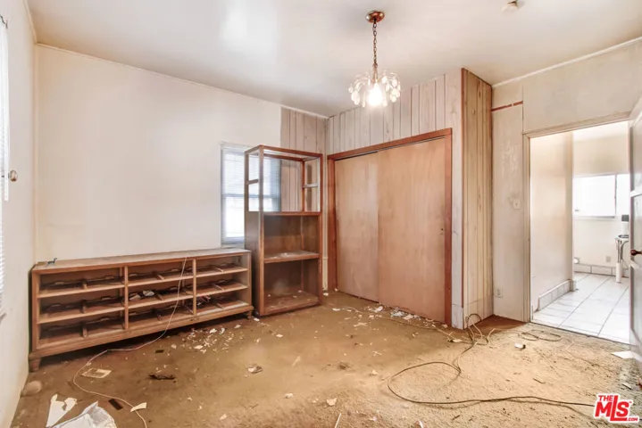 227 W 52nd Street, Los Angeles, California 90037