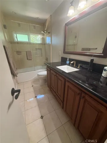 Guest bathroom.