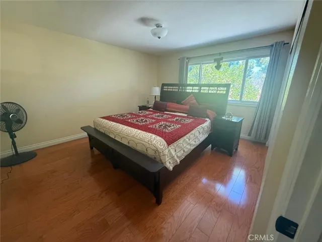 Secondary bedroom.