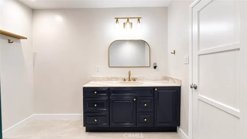 5156 Bascule, Los Angeles, California 91364