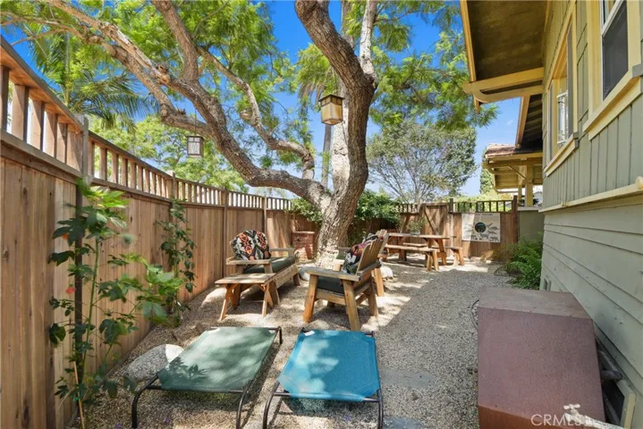 Relaxing Side Yard