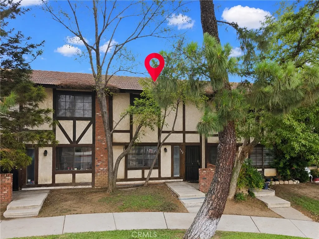122 E Merrill
