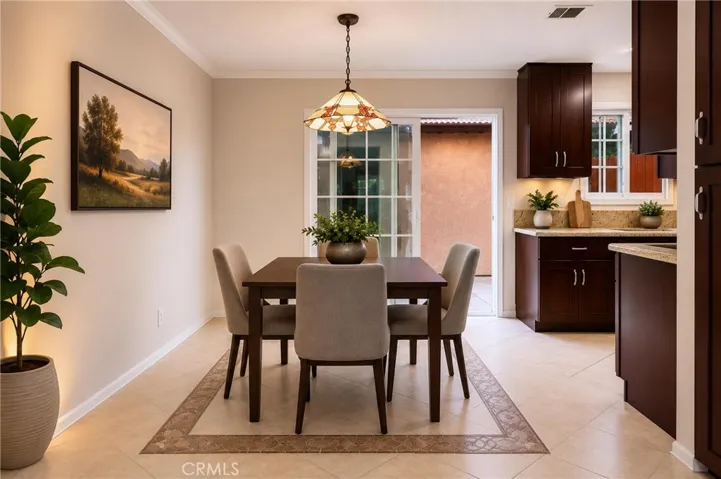 Virtually staged, Dining area