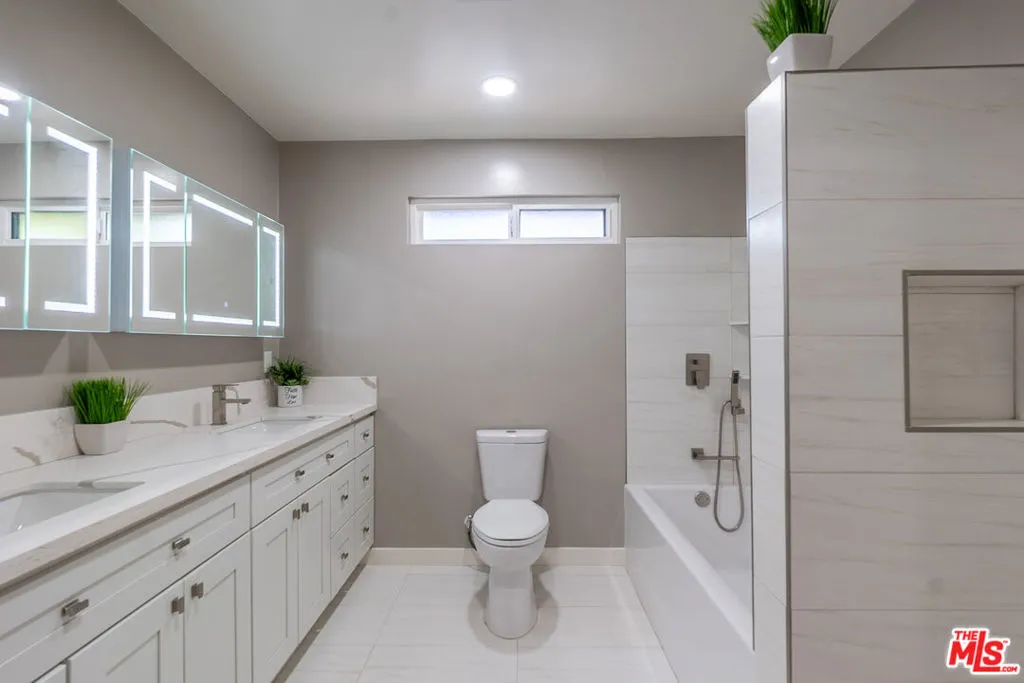 Main House Master Bathroom