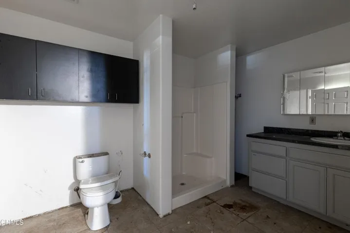 22_master_bathroom