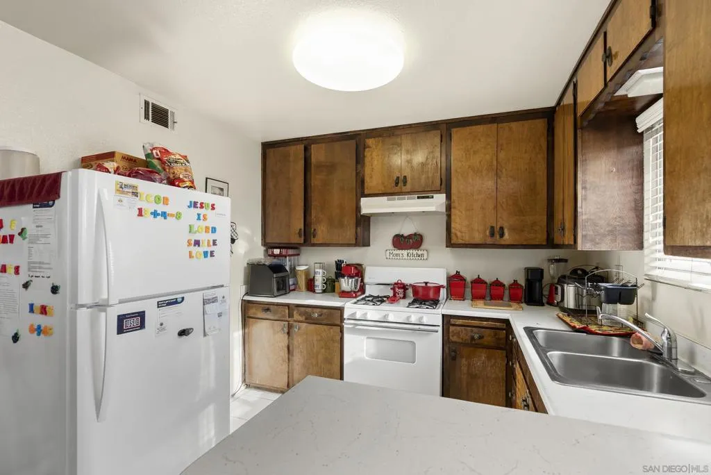 Unit 4 kitchen