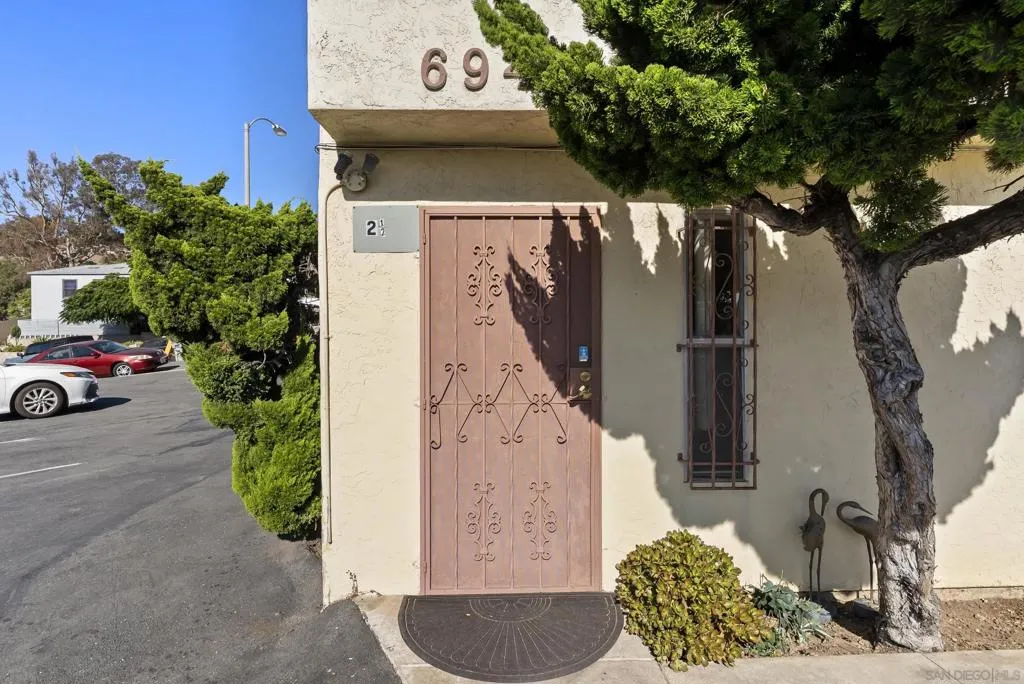 Unit 2.5 Studio / 1 BA / 484 SF