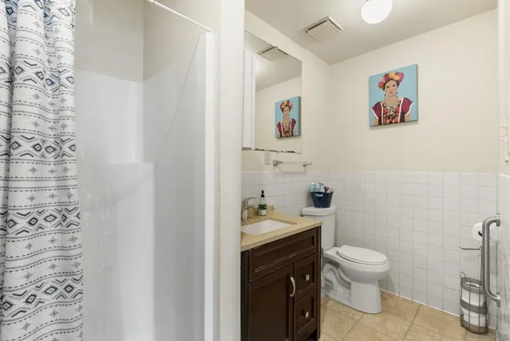 Unit 2 bathroom