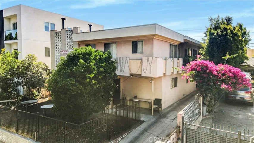 6651 Beck, Los Angeles, California 91606