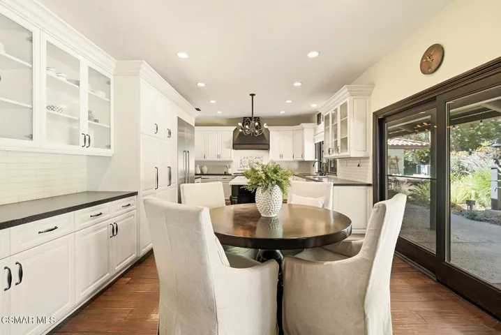 Eat in kitchen