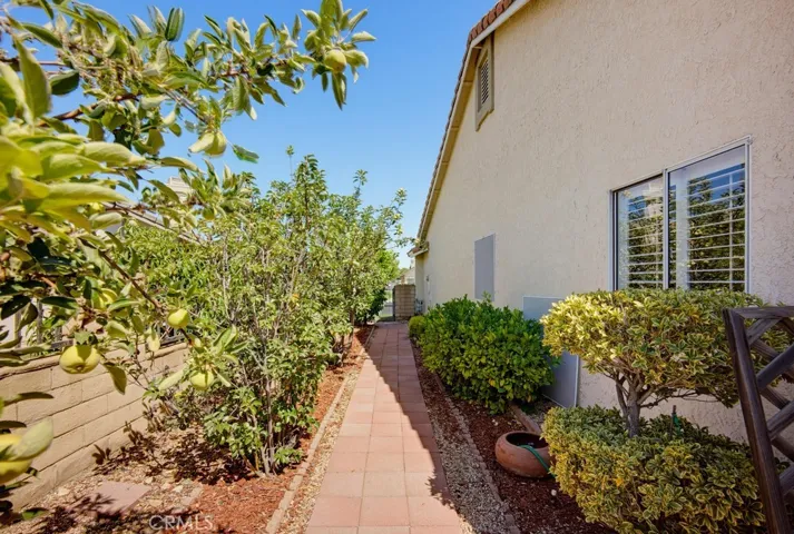 41123 Round Hill Court, Cherry Valley, California 92223