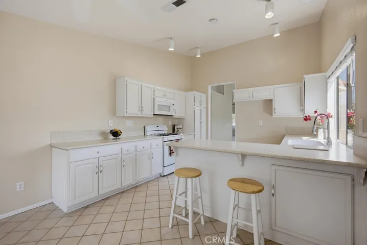 41123 Round Hill Court, Cherry Valley, California 92223