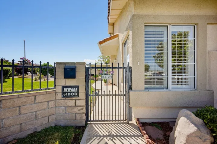 41123 Round Hill Court, Cherry Valley, California 92223