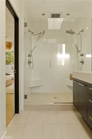 928 Quivera Street, Laguna Beach, California 92651