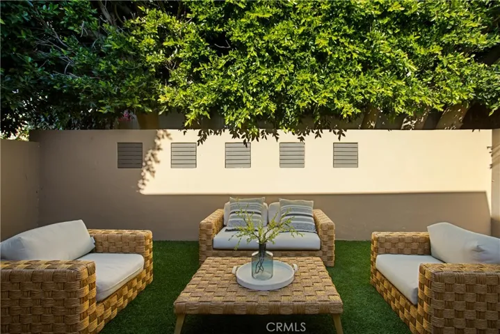 928 Quivera Street, Laguna Beach, California 92651
