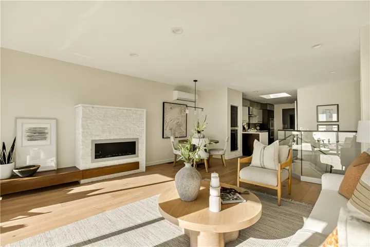 928 Quivera Street, Laguna Beach, California 92651