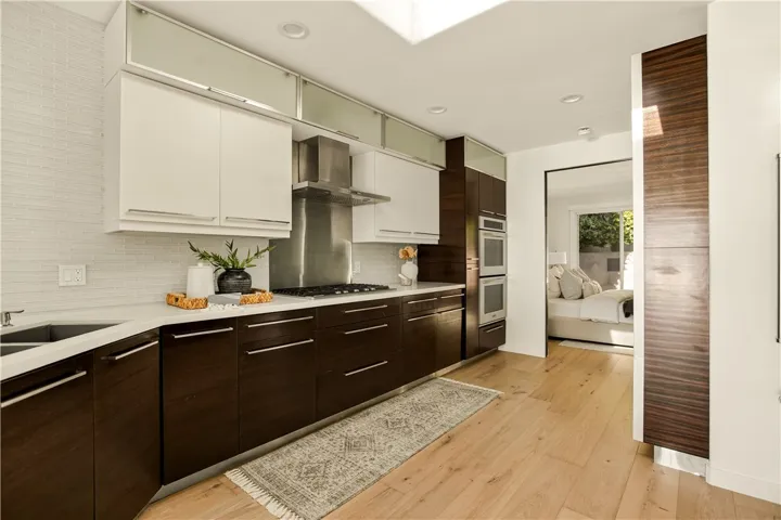 928 Quivera Street, Laguna Beach, California 92651