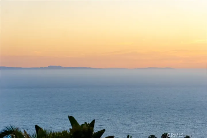 928 Quivera Street, Laguna Beach, California 92651