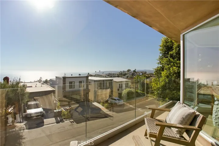 928 Quivera Street, Laguna Beach, California 92651