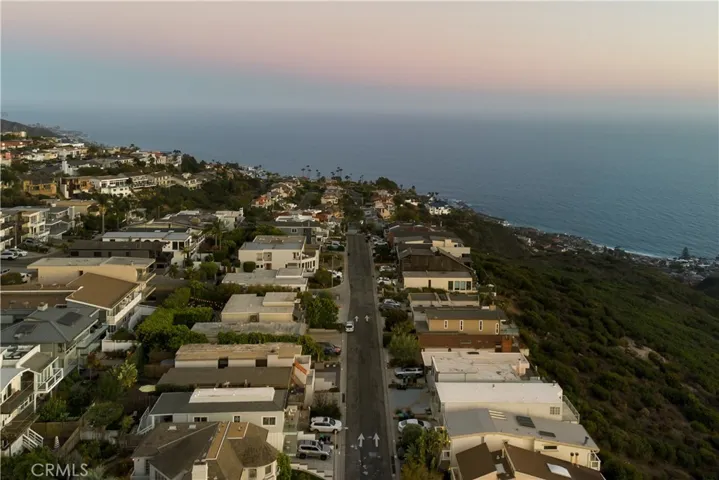 928 Quivera Street, Laguna Beach, California 92651