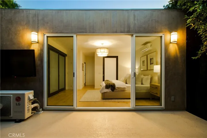 928 Quivera Street, Laguna Beach, California 92651