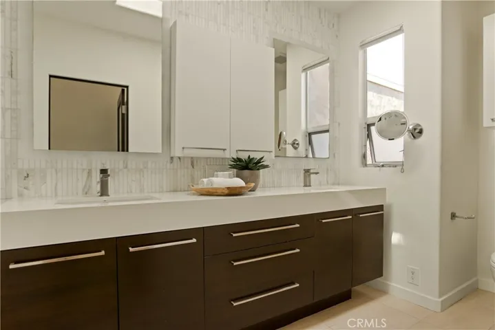 928 Quivera Street, Laguna Beach, California 92651