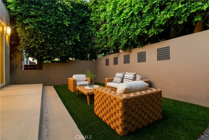 928 Quivera Street, Laguna Beach, California 92651