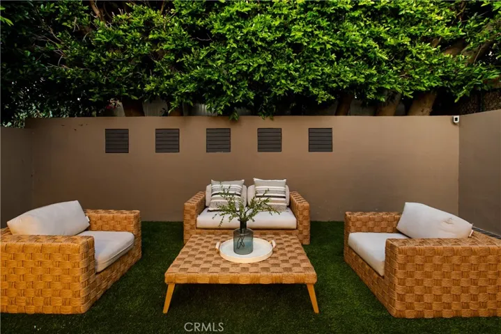 928 Quivera Street, Laguna Beach, California 92651