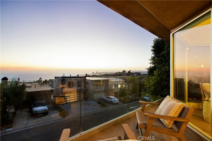 928 Quivera Street, Laguna Beach, California 92651