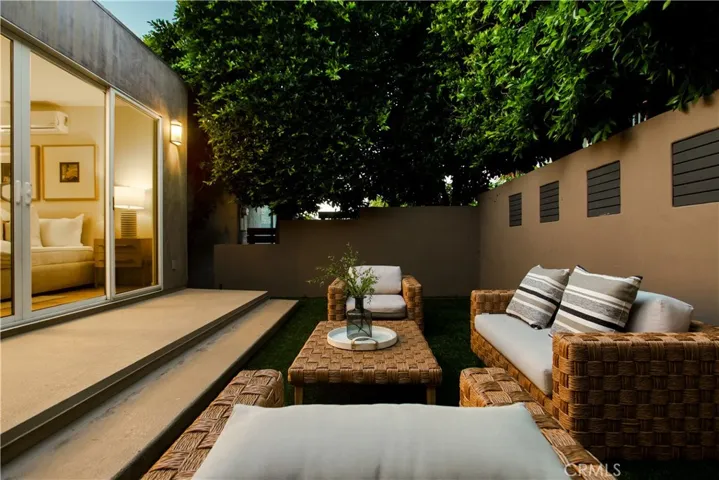 928 Quivera Street, Laguna Beach, California 92651