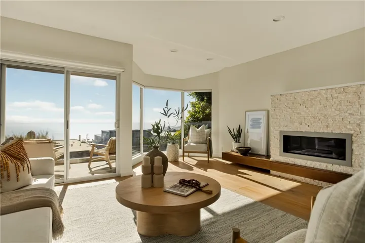 928 Quivera Street, Laguna Beach, California 92651