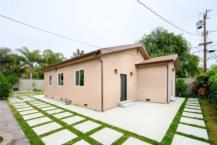8806 Enfield Avenue, Northridge, California 91325