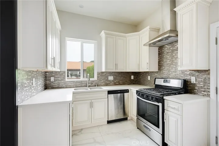 8806 Enfield Avenue, Northridge, California 91325