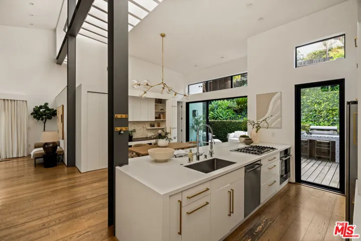 3526 Stoner Avenue, Los Angeles, California 90066