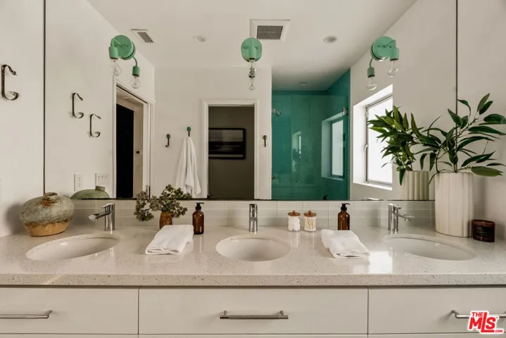3526 Stoner Avenue, Los Angeles, California 90066