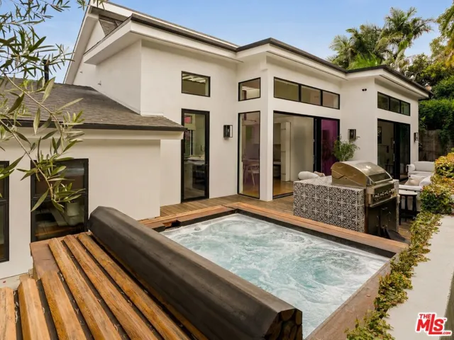 3526 Stoner Avenue, Los Angeles, California 90066