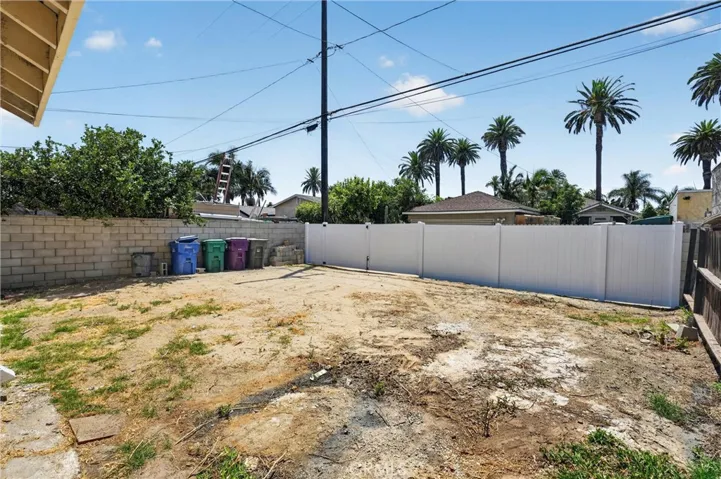 2741 Gale Avenue, Long Beach, California 90810