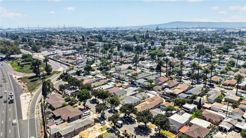 2741 Gale Avenue, Long Beach, California 90810