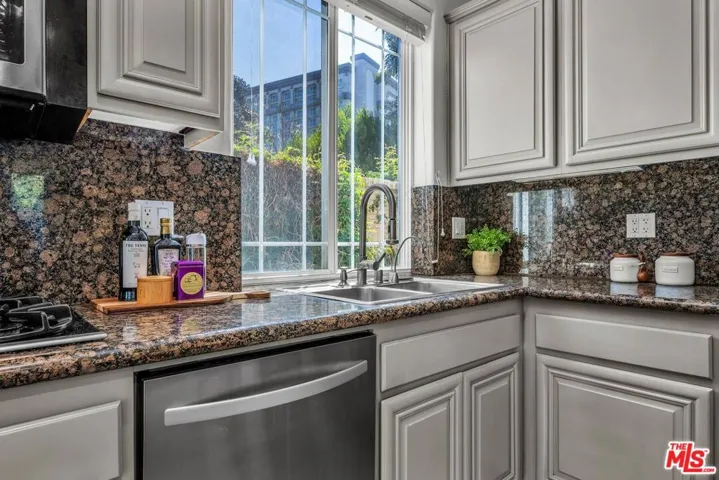 928 Harbor Crossing Lane, Los Angeles, California 90292