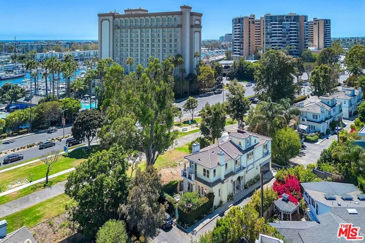 928 Harbor Crossing Lane, Los Angeles, California 90292