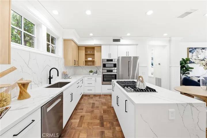 30 Long Bay, Newport Beach, California 92660