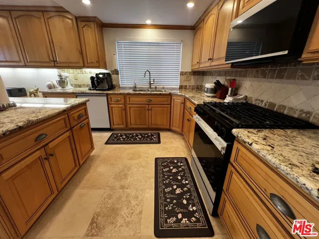 7825 Seaglen Drive 34, Huntington Beach, California 92648