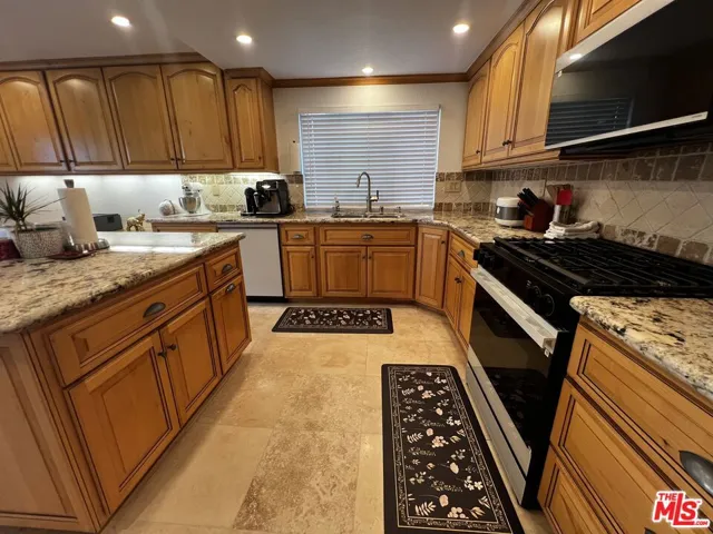 7825 Seaglen Drive 34, Huntington Beach, California 92648