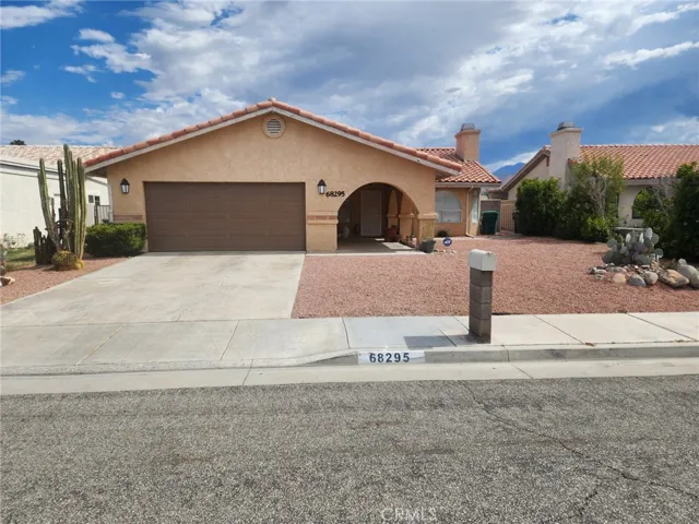 68295 Modalo, Cathedral City, California 92234