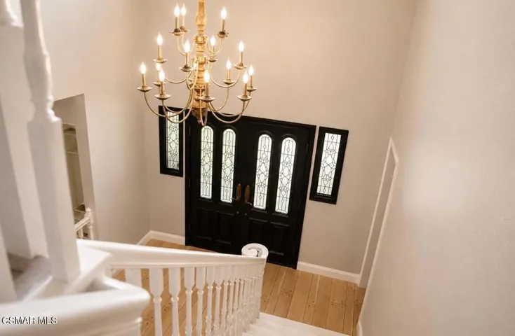 Listing on Babbitt pic of Foyer upstairs