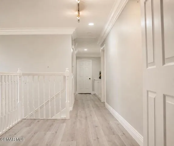 Listing on Babbitt pic of upstairs hallw