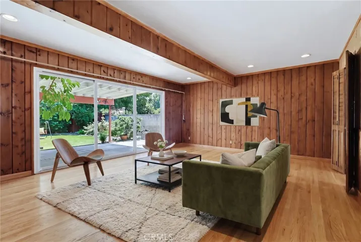 7508 Paso Robles Avenue, Lake Balboa, California 91406