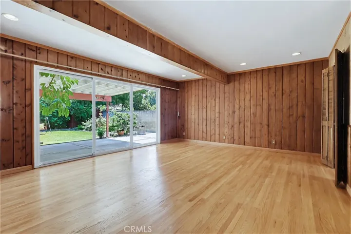 7508 Paso Robles Avenue, Lake Balboa, California 91406