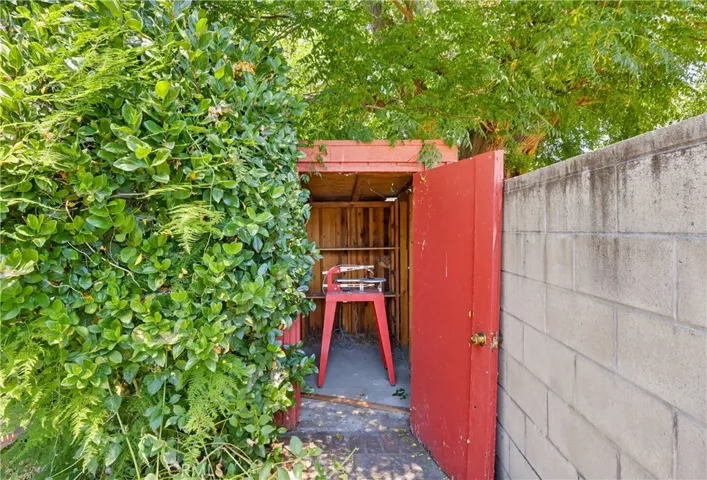 7508 Paso Robles Avenue, Lake Balboa, California 91406
