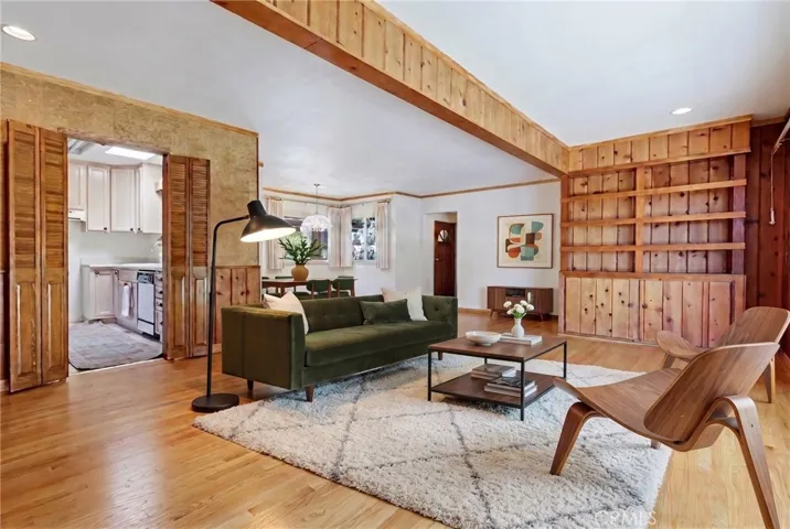 7508 Paso Robles Avenue, Lake Balboa, California 91406
